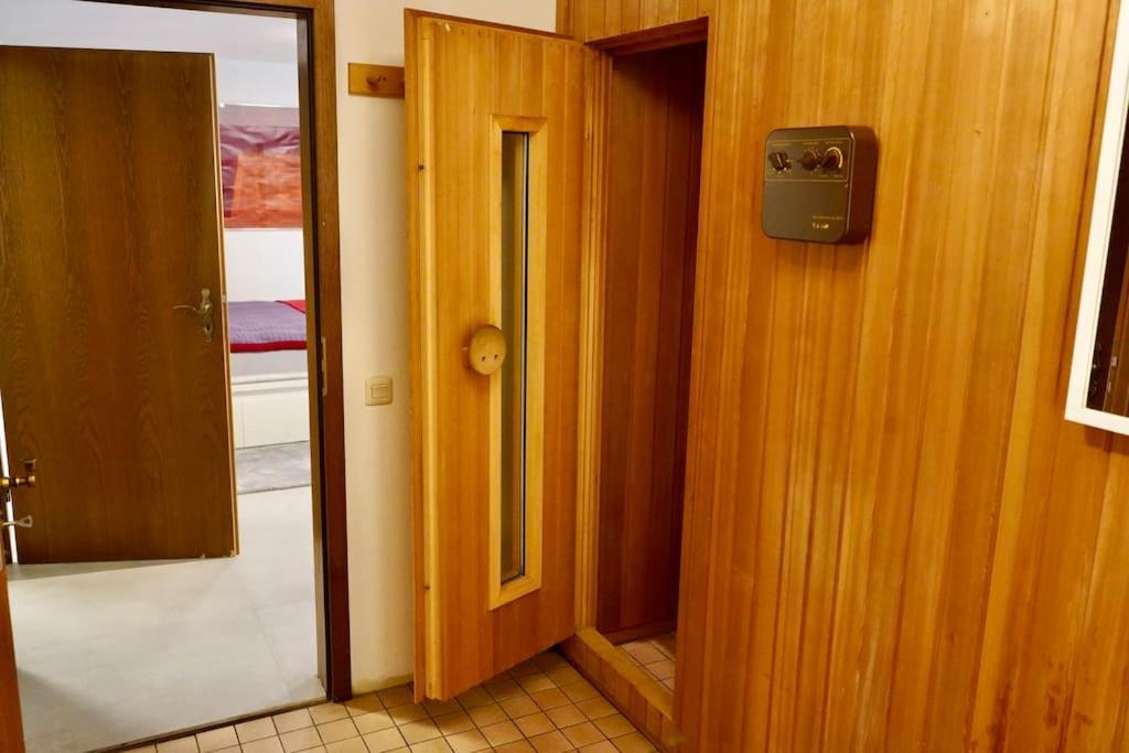 Helle Kellerwohnung Im Gruenen Mit Sauna Appartement *