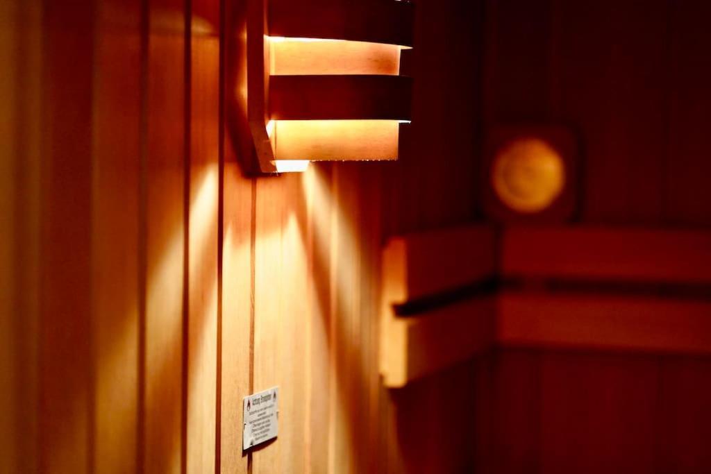 Helle Kellerwohnung Im Gruenen Mit Sauna * Keulen