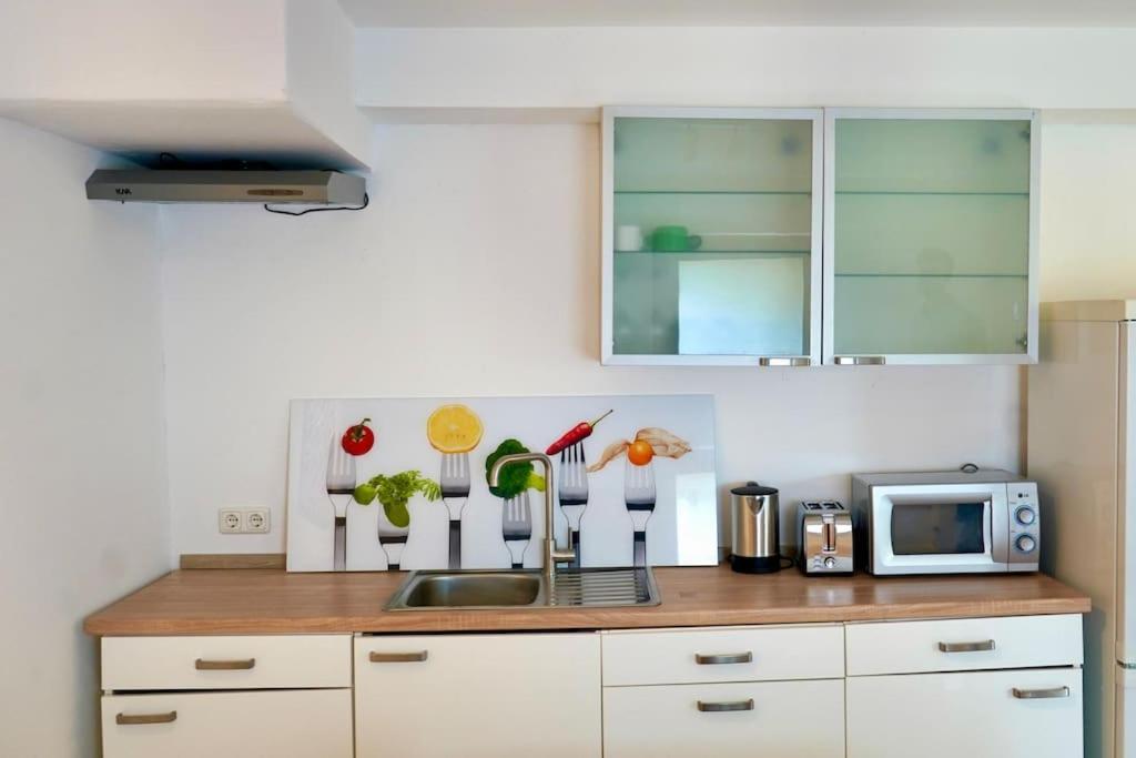 Helle Kellerwohnung Im Gruenen Mit Sauna Appartement *