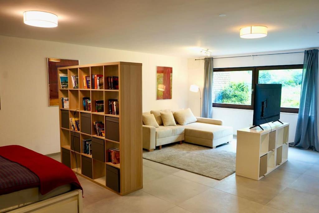 Helle Kellerwohnung Im Gruenen Mit Sauna Appartement