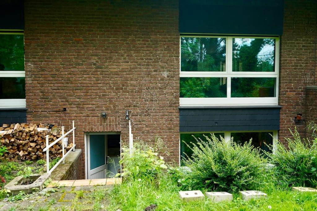 Appartement Helle Kellerwohnung Im Gruenen Mit Sauna Keulen